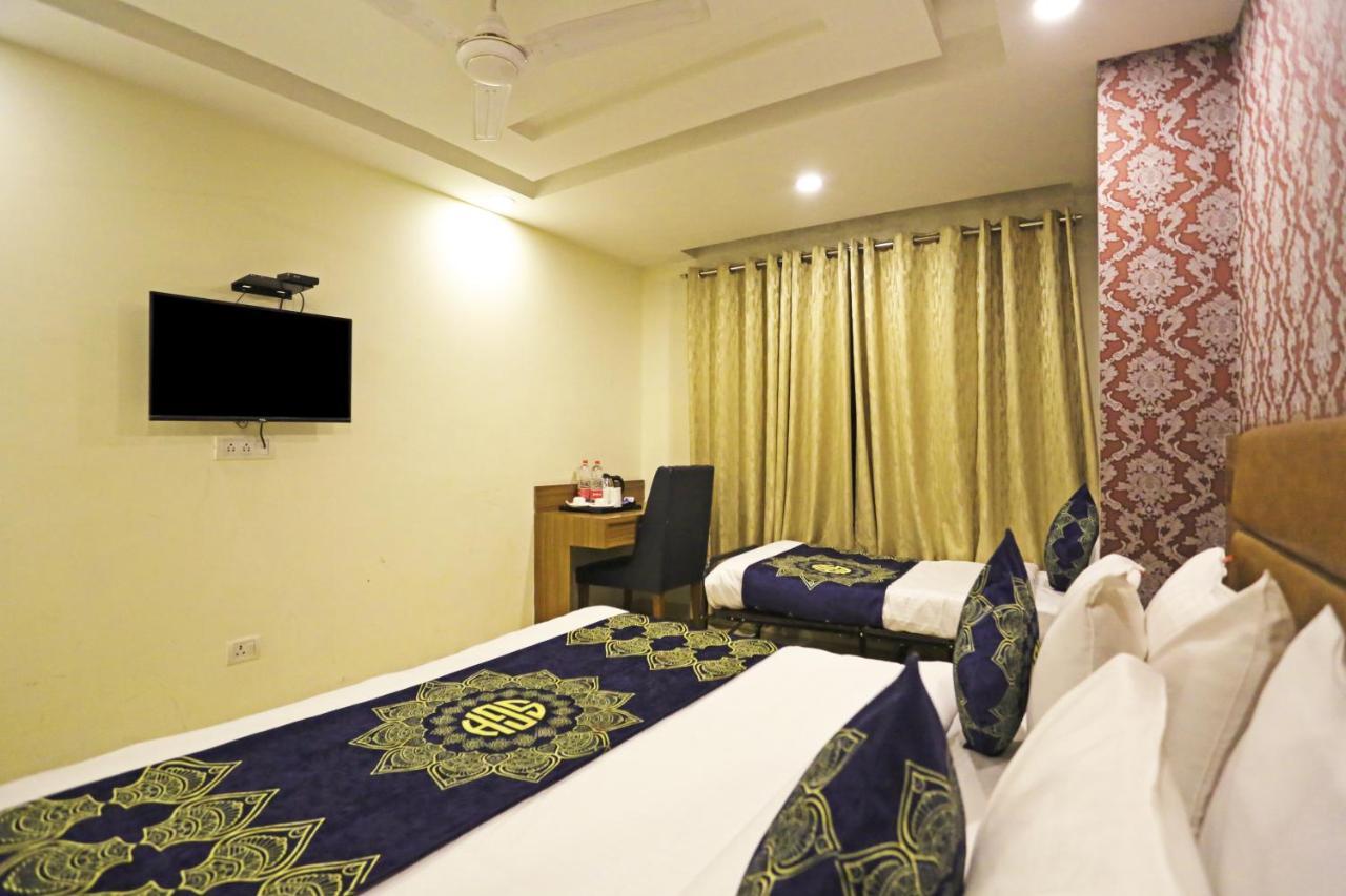 Hotel D'Capitol - Delhi Airport New Delhi Eksteriør billede