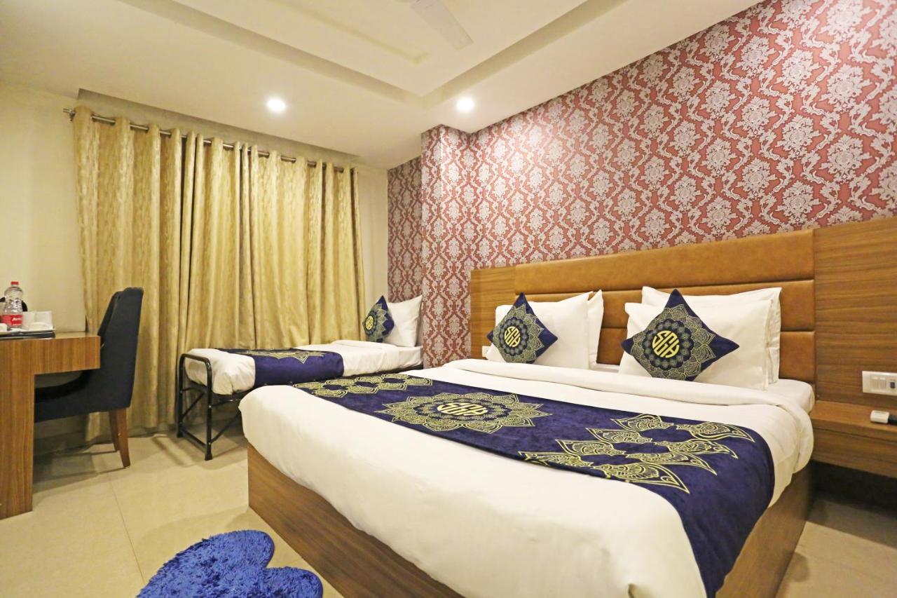 Hotel D'Capitol - Delhi Airport New Delhi Eksteriør billede